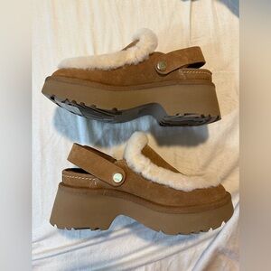 NWT Ugg Esme Clog (Chestnut)